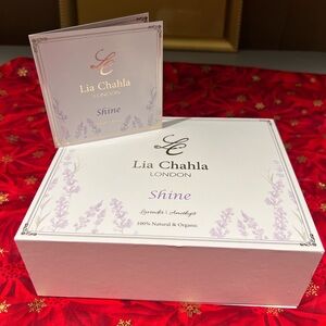 Lia Chahla London Shine Bath Soak - White candle- essence